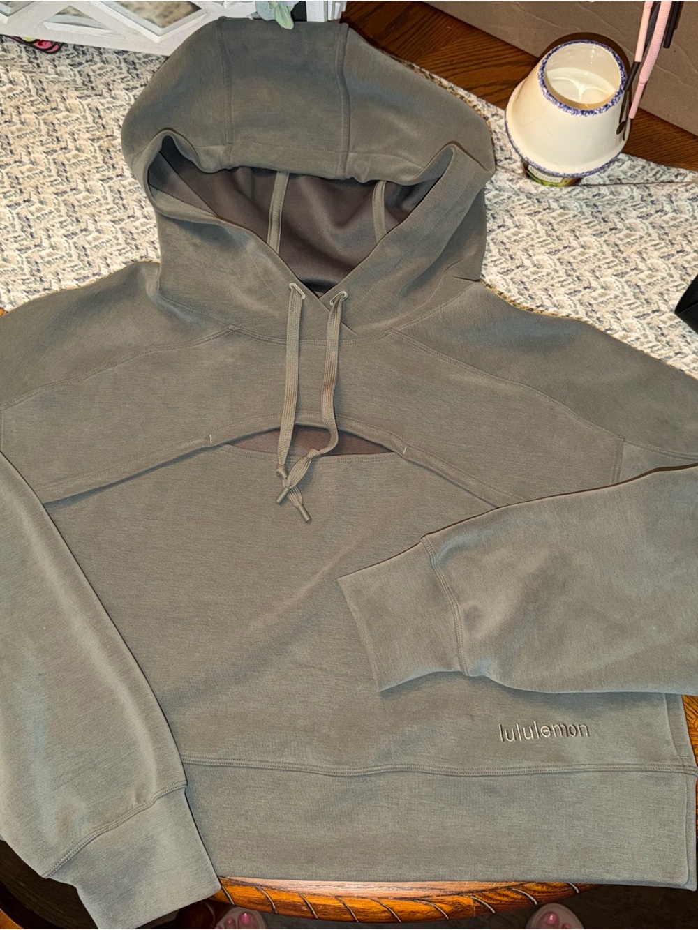 lululemon athletica Women’s Cropped Olive Hoodie Pullover